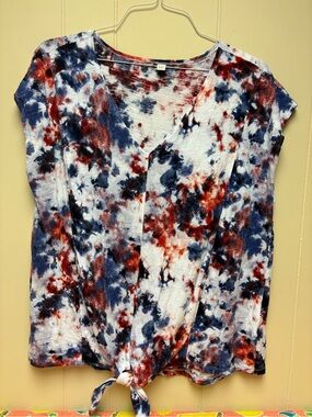 Cato Tie-Dye V-Neck Short Sleeve Knot Front Top - Navy, Red, White